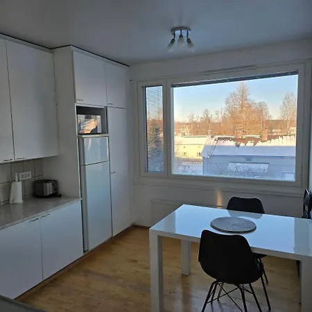 Avara Ja Kodikas Parvekkeella Apartment *