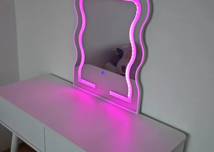 Avara Ja Kodikas Parvekkeella *